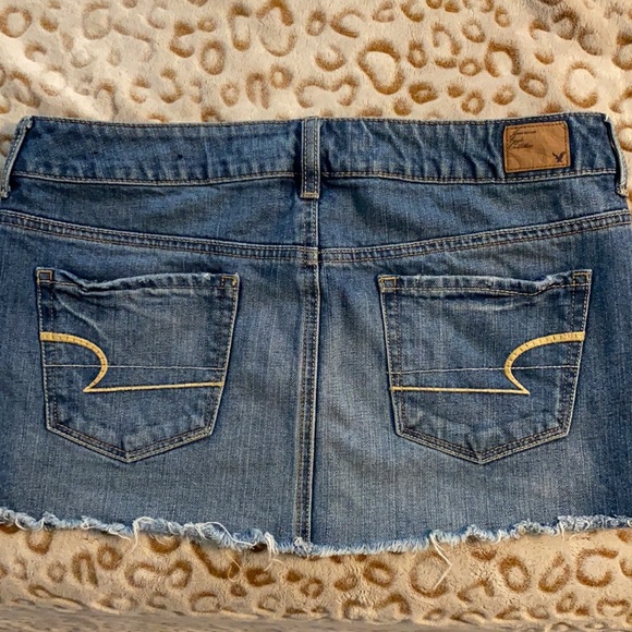 Size 6 American Eagle blue jean mini skirt - Picture 2 of 5